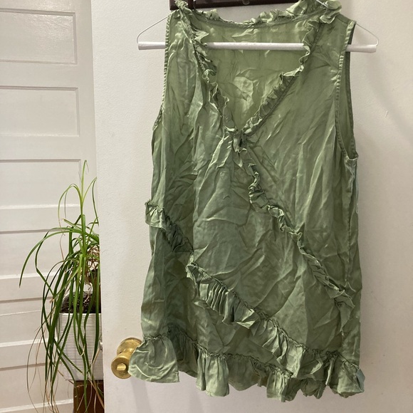Silk tank top M with ruffle details in green - Picture 1 of 3